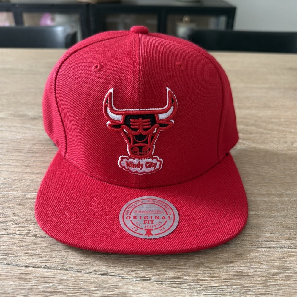 Chicago Bulls Mitchell & Ness Hardwood Classics Team Ground 2.0 Snapback Hat NEW